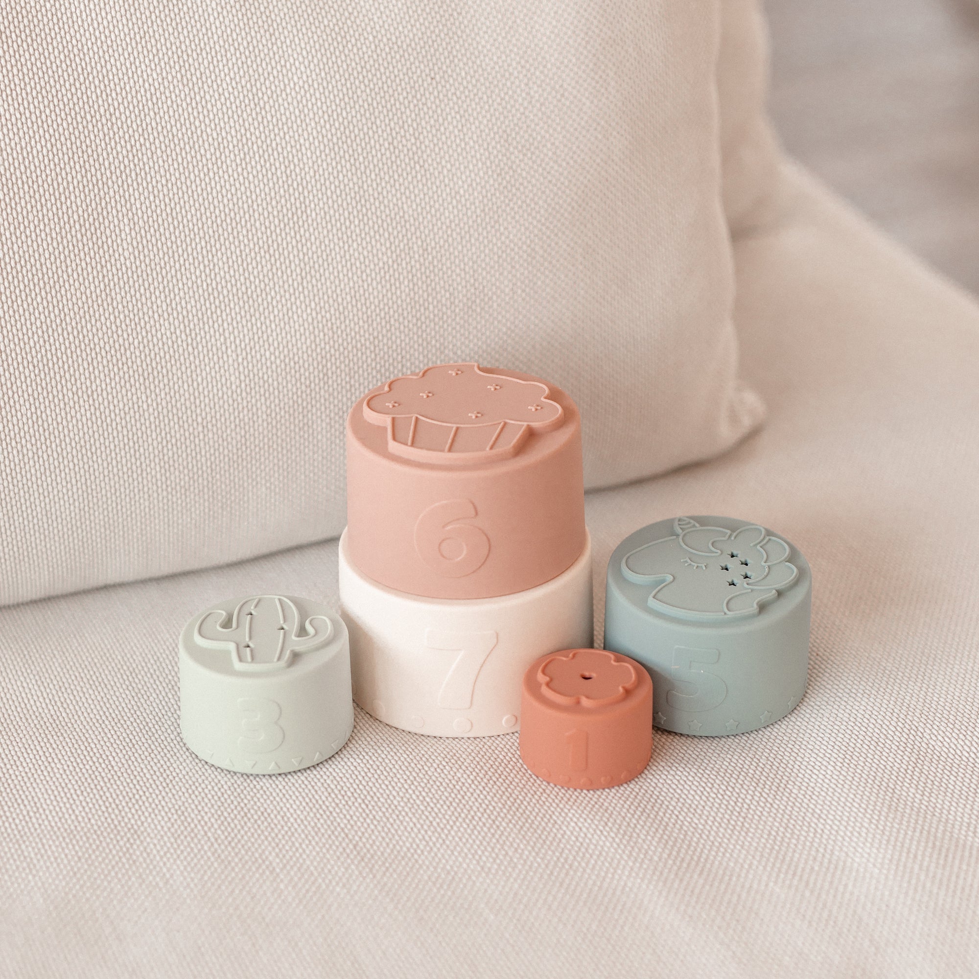 Baby wearing pastel baby hat — Silicone Baby Stacking Cups Bath & Beach