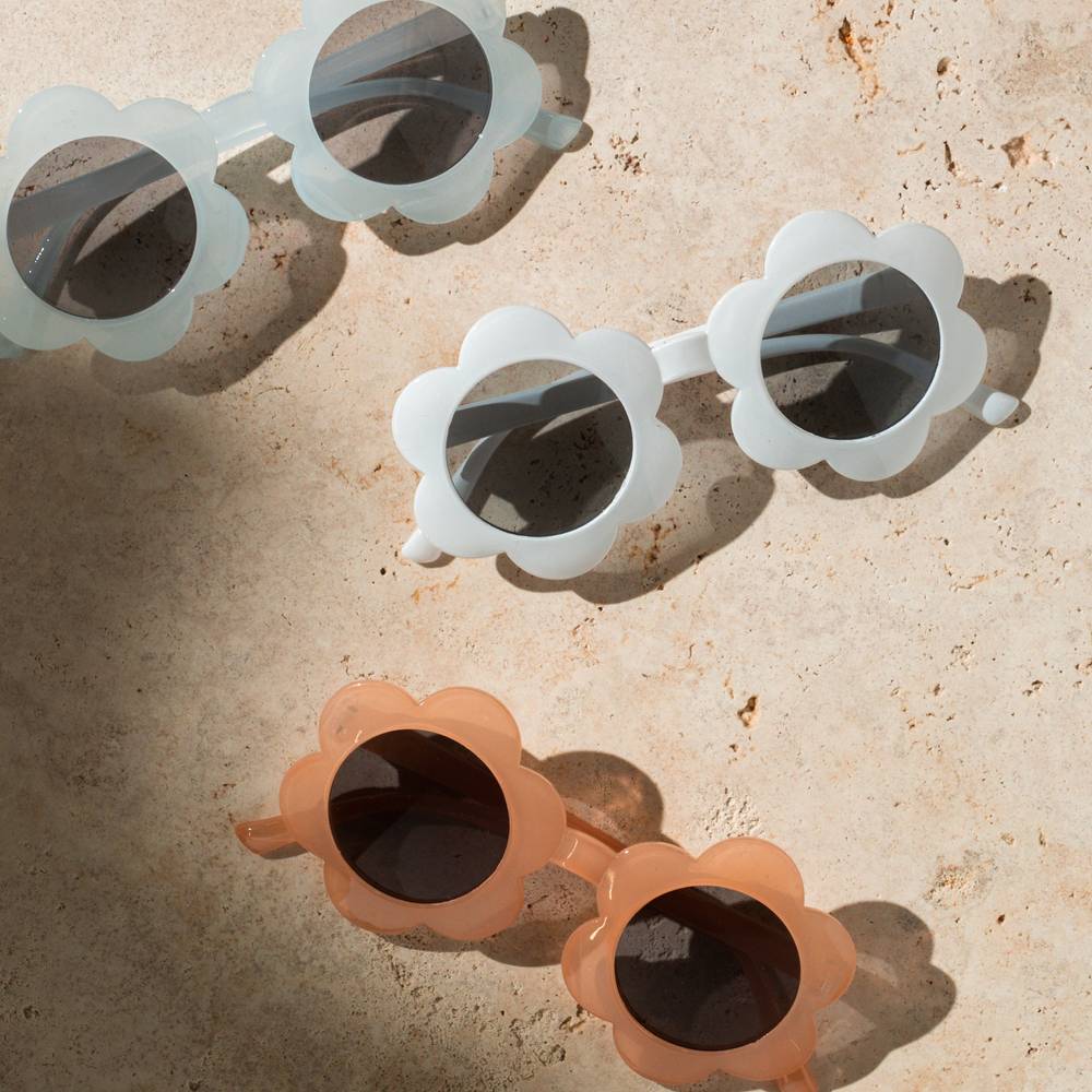 Toddler wearing blush sunglasses baby sunglasses in sunlight — June Flower