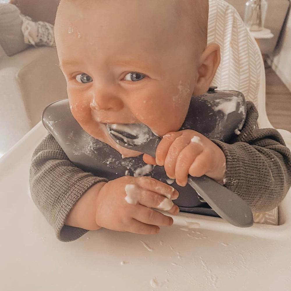 Silicone Baby Feeding Set in Night Comet — baby bib size and scale reference