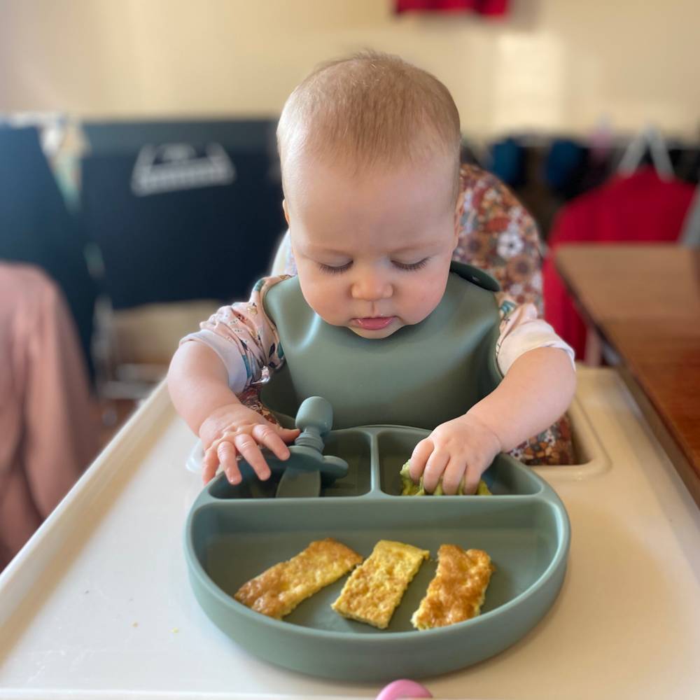 Silicone Baby Feeding Set in Chalet Green — chalet green baby bib colour swatch detail
