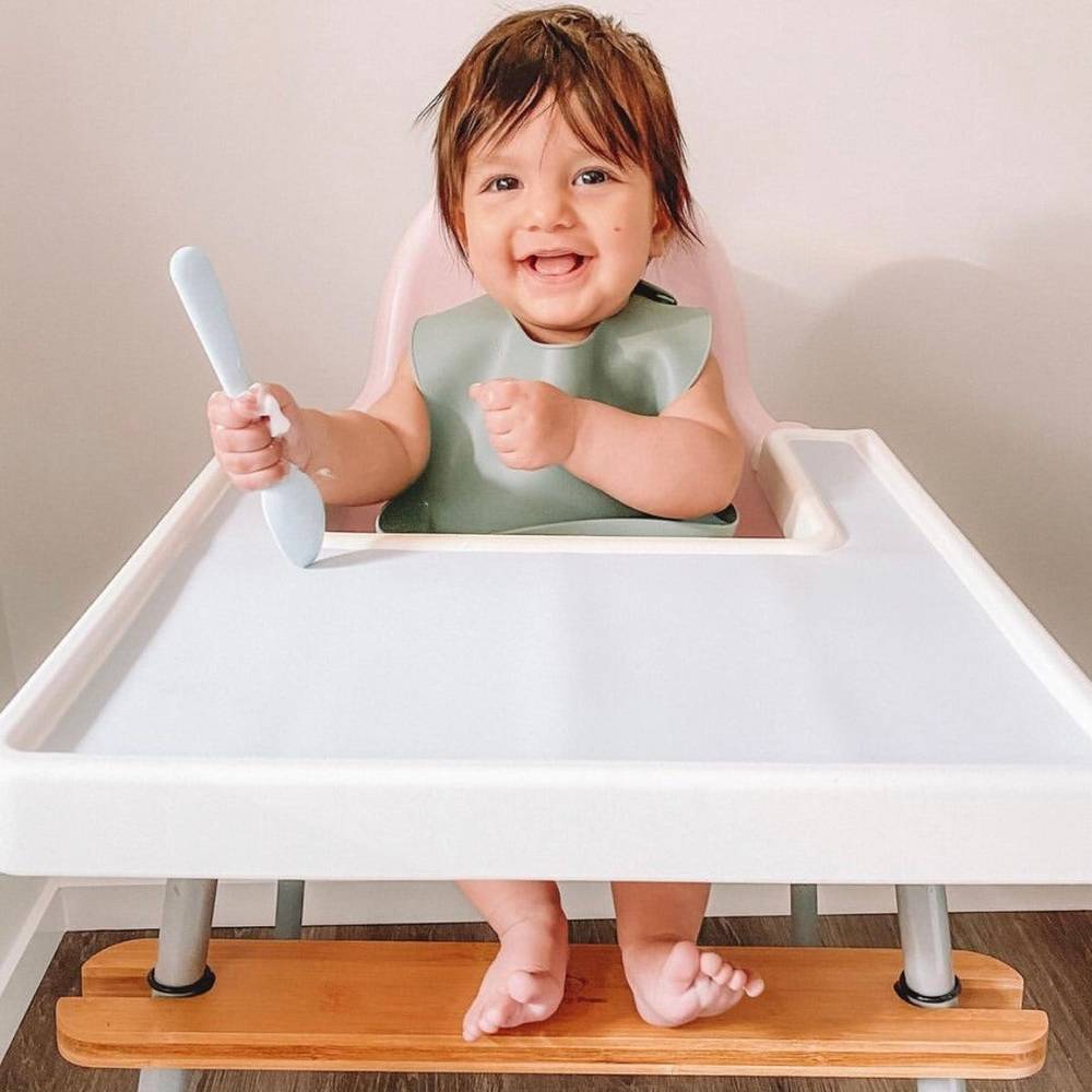 Silicone Baby Feeding Set in Brandy Rose — brandy rose baby bib colour swatch detail