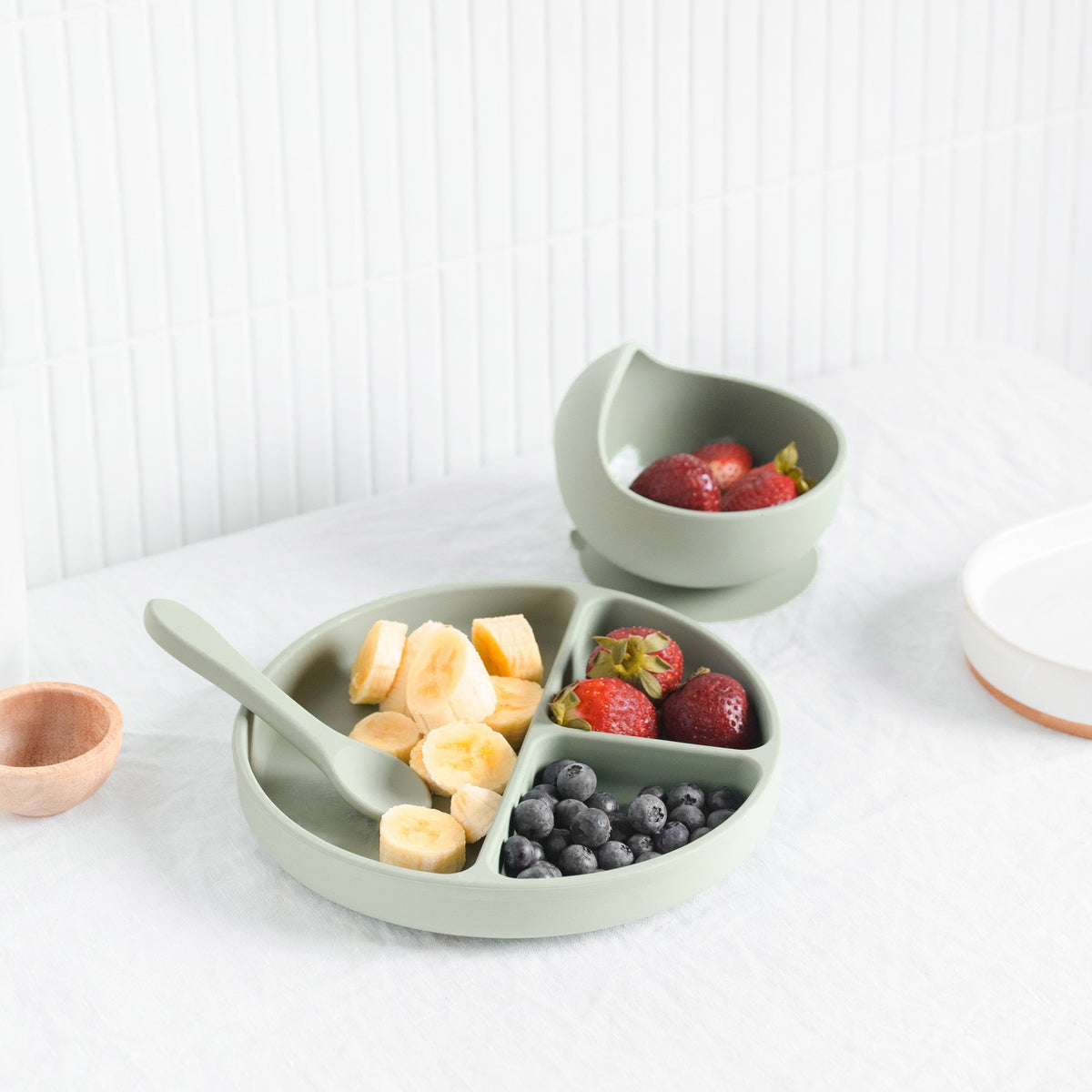Silicone baby feeding set in chalet green